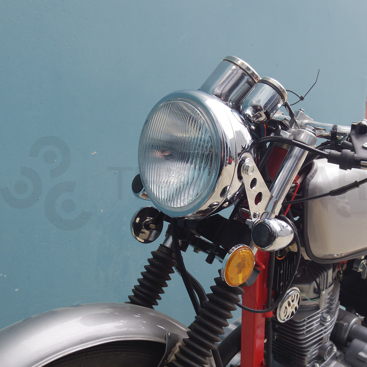 Metal Cafe Racer Classic Headlight Chrome Third Gear